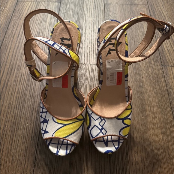 LFL Platform Heel Sandal - Picture 3 of 6